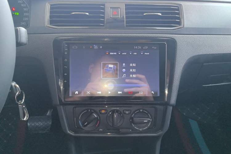 Used Volkswagen Santana 2018 1.5L Automatic Fashion Edition Audio And AC Panel