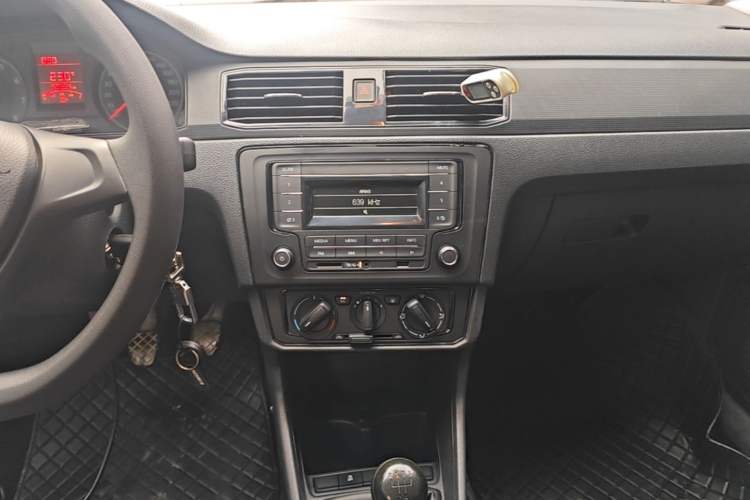 Used Volkswagen Santana 2018 1.5L Manual Fashion Edition Audio And AC Panel