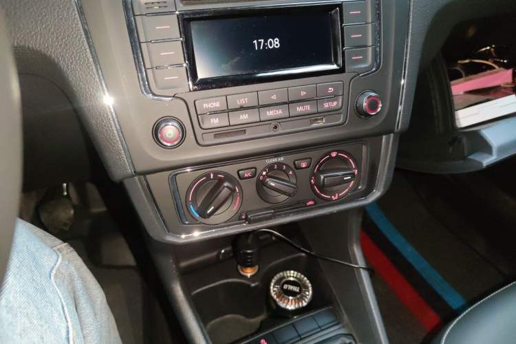 Used Volkswagen Santana 2018 1.5L Manual Comfort Edition Audio And AC Panel