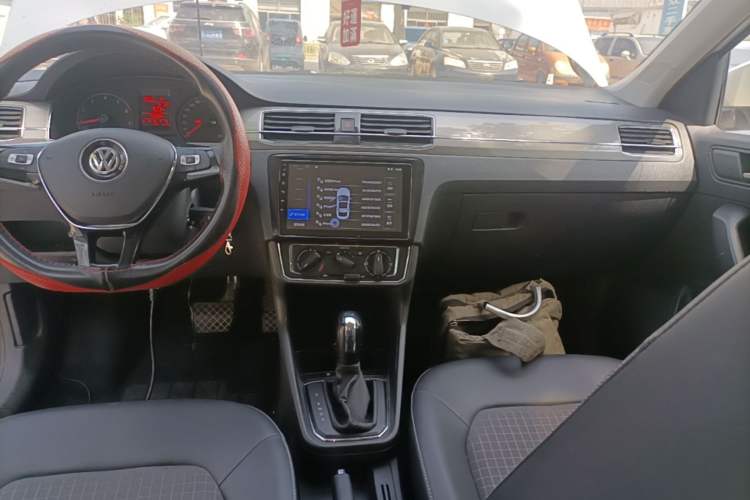 Used Volkswagen Santana 2018 1.5L Automatic Comfort Edition Audio And AC Panel