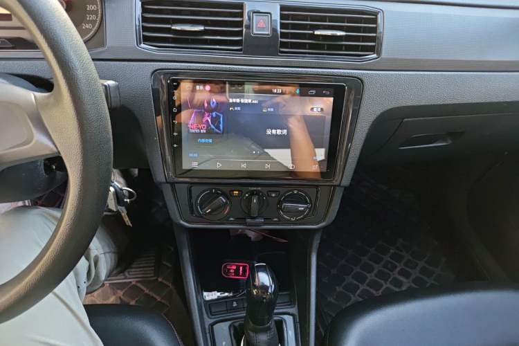 Used Volkswagen Santana 2018 1.5L Automatic Fashion Edition Audio And AC Panel