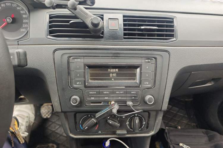 Used Volkswagen Santana 2018 1.5L Manual Fashion Edition Audio And AC Panel