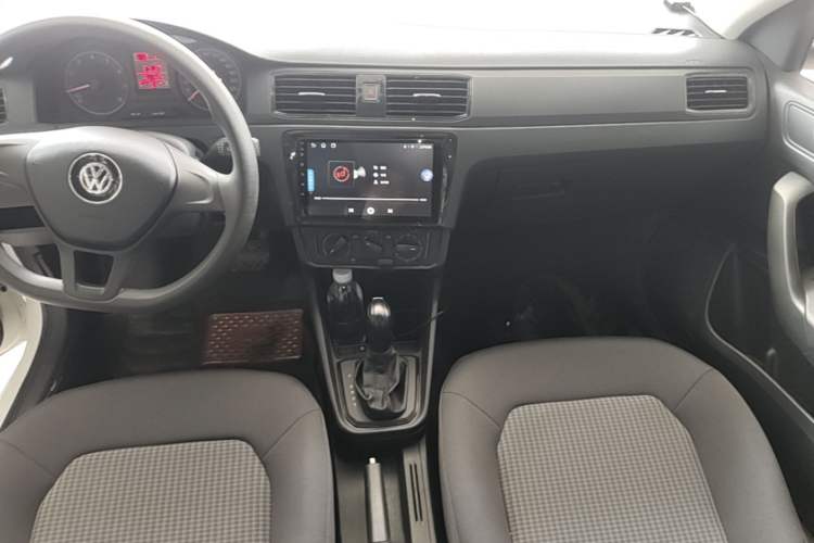 Used Volkswagen Santana 2018 1.5L Automatic Fashion Edition Audio And AC Panel