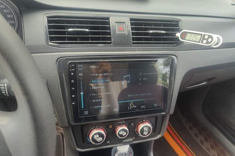 Used Volkswagen Santana 2018 1.5L Automatic Fashion Edition Audio And AC Panel