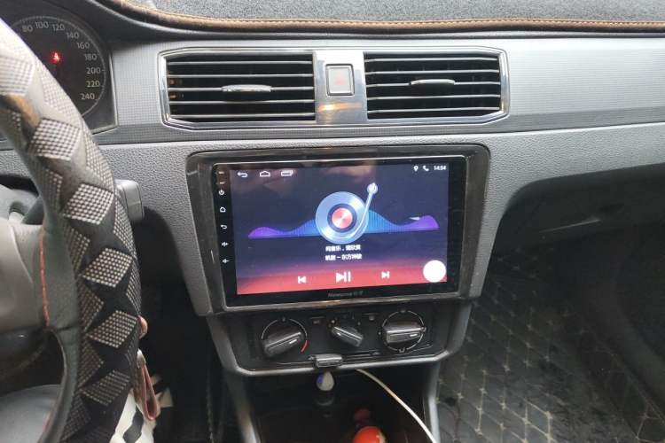 Used Volkswagen Santana 2018 1.5L Manual Fashion Edition Audio And AC Panel