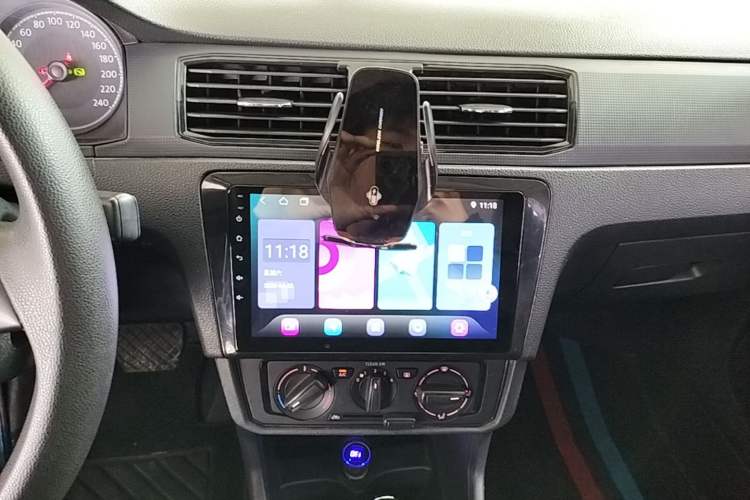 Used Volkswagen Santana 2018 1.5L Automatic Fashion Edition Audio And AC Panel