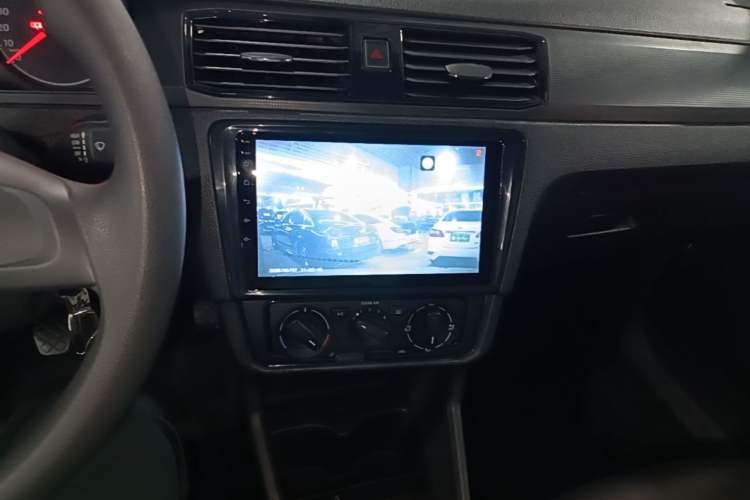 Used Volkswagen Santana 2018 1.5L Manual Fashion Edition Audio And AC Panel