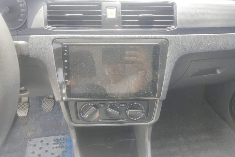 Used Volkswagen Santana 2018 1.5L Manual Fashion Edition Audio And AC Panel