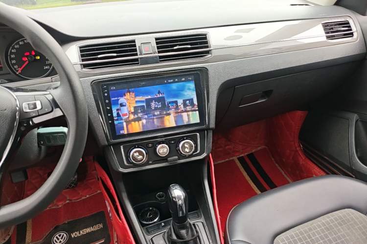 Used Volkswagen Santana 2018 1.5L Automatic Comfort Edition Audio And AC Panel