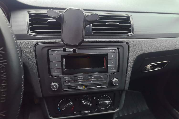 Used Volkswagen Santana 2018 1.5L Manual Fashion Edition Audio And AC Panel