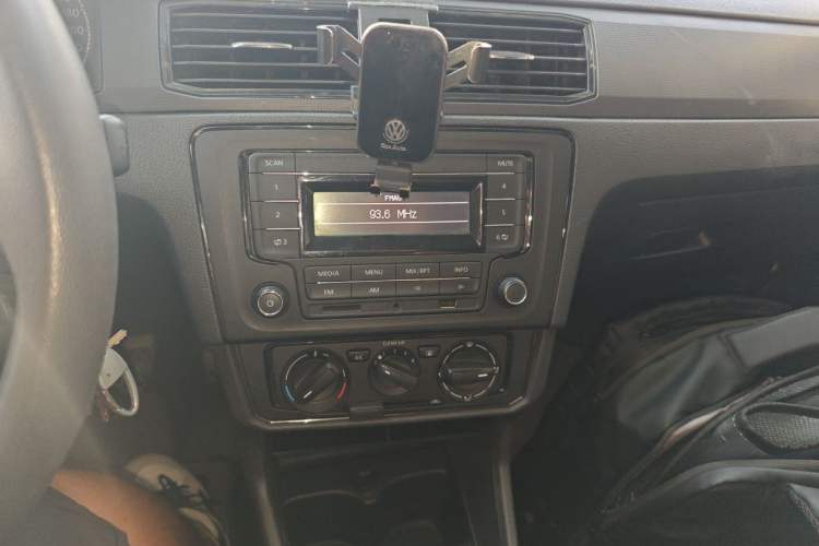 Used Volkswagen Santana 2018 1.5L Manual Fashion Edition Audio And AC Panel