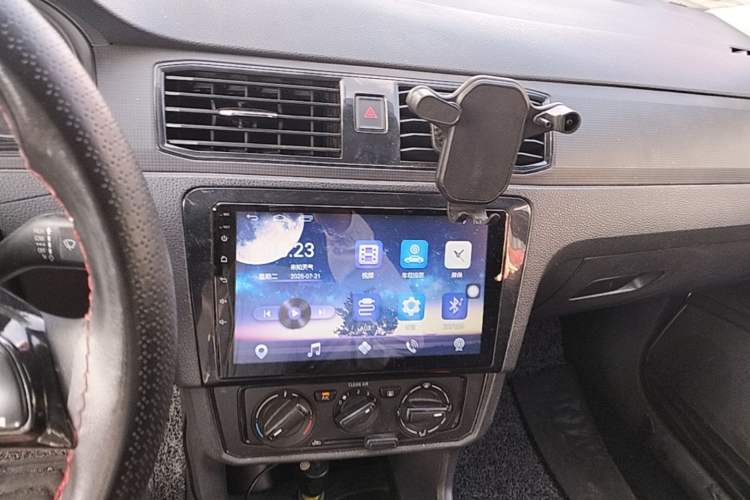 Used Volkswagen Santana 2018 1.5L Manual Fashion Edition Audio And AC Panel