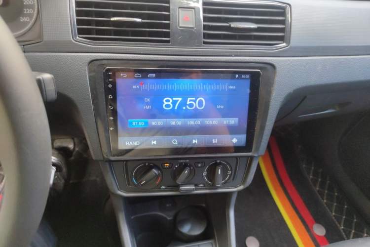 Used Volkswagen Santana 2018 1.5L Manual Fashion Edition Audio And AC Panel