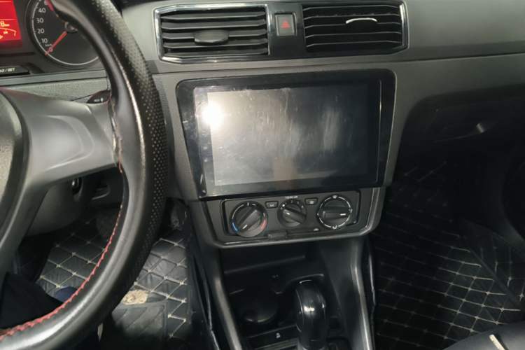 Used Volkswagen Santana 2018 1.5L Automatic Fashion Edition Audio And AC Panel