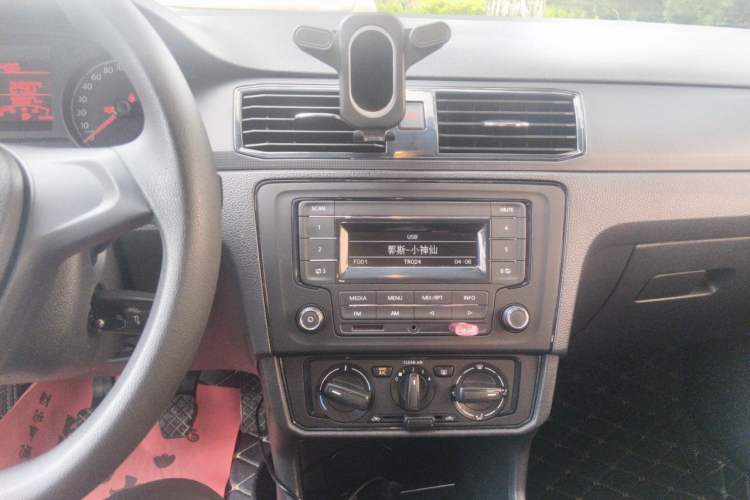 Used Volkswagen Santana 2018 1.5L Manual Fashion Edition Audio And AC Panel