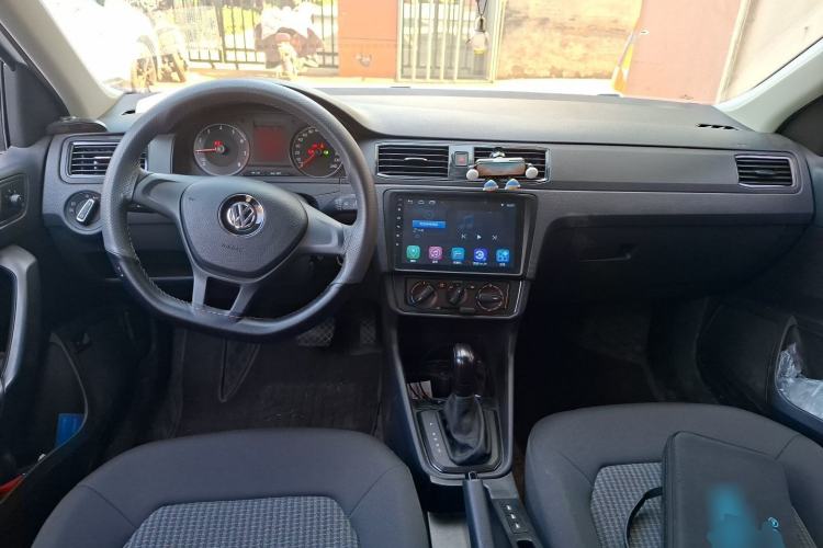 Used Volkswagen Santana 2018 1.5L Automatic Fashion Edition Center Console