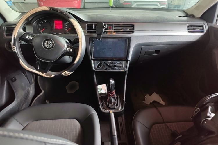 Used Volkswagen Santana 2018 1.5L Automatic Comfort Edition Center Console