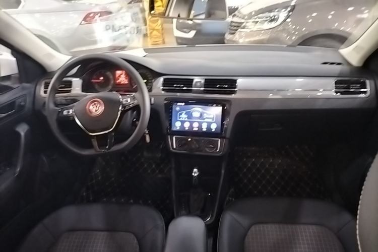 Used Volkswagen Santana 2018 1.5L Automatic Comfort Edition Center Console