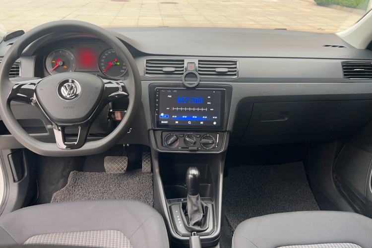 Used Volkswagen Santana 2018 1.5L Automatic Fashion Edition Center Console