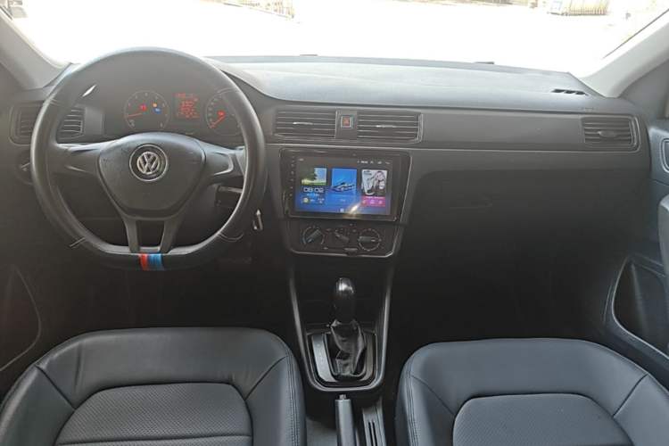 Used Volkswagen Santana 2018 1.5L Automatic Fashion Edition Center Console