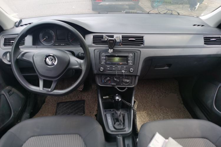 Used Volkswagen Santana 2018 1.5L Automatic Fashion Edition Center Console