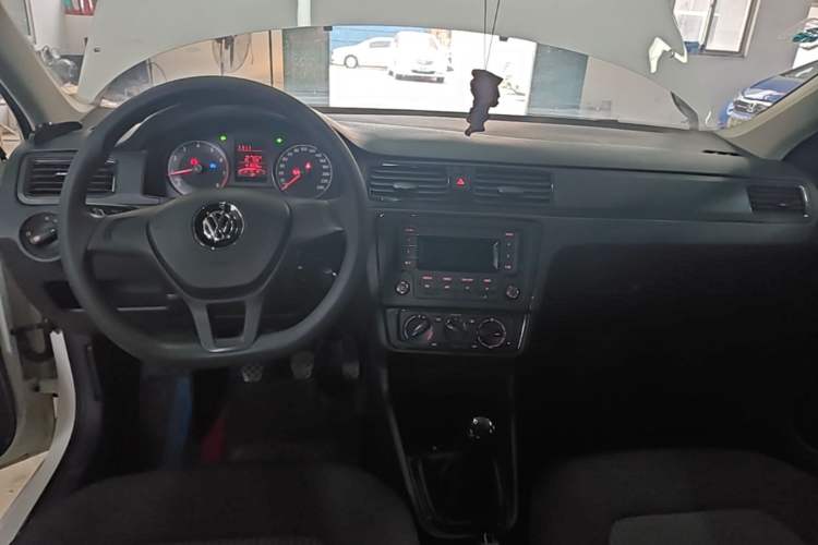 Used Volkswagen Santana 2018 1.5L Manual Fashion Edition Center Console