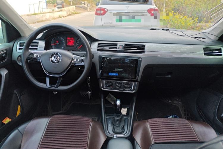 Used Volkswagen Santana 2018 1.5L Automatic Comfort Edition Center Console
