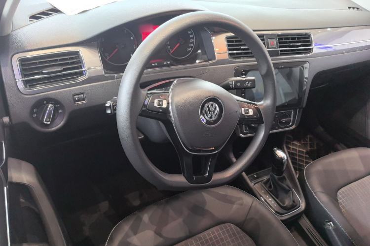 Used Volkswagen Santana 2018 1.5L Automatic Comfort Edition Center Console