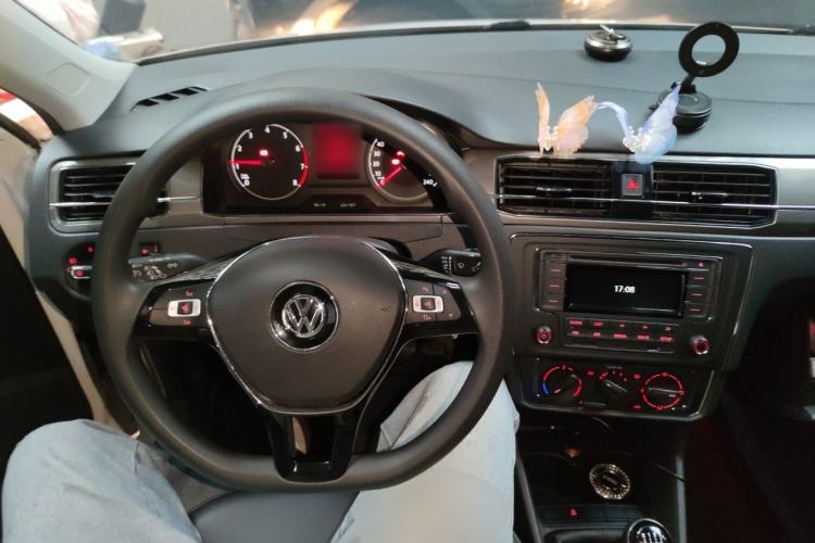 Used Volkswagen Santana 2018 1.5L Manual Comfort Edition Center Console