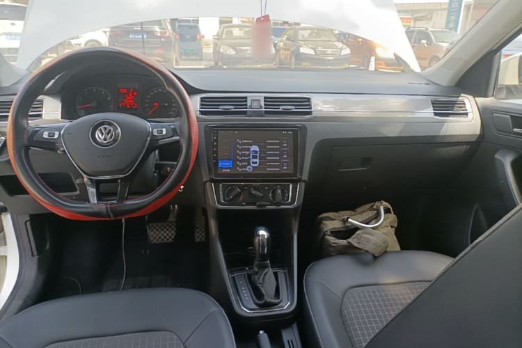 Used Volkswagen Santana 2018 1.5L Automatic Comfort Edition Center Console
