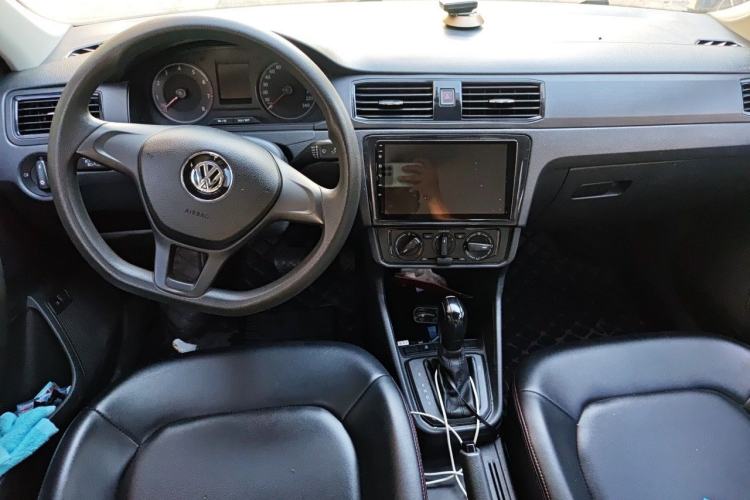 Used Volkswagen Santana 2018 1.5L Automatic Fashion Edition Center Console