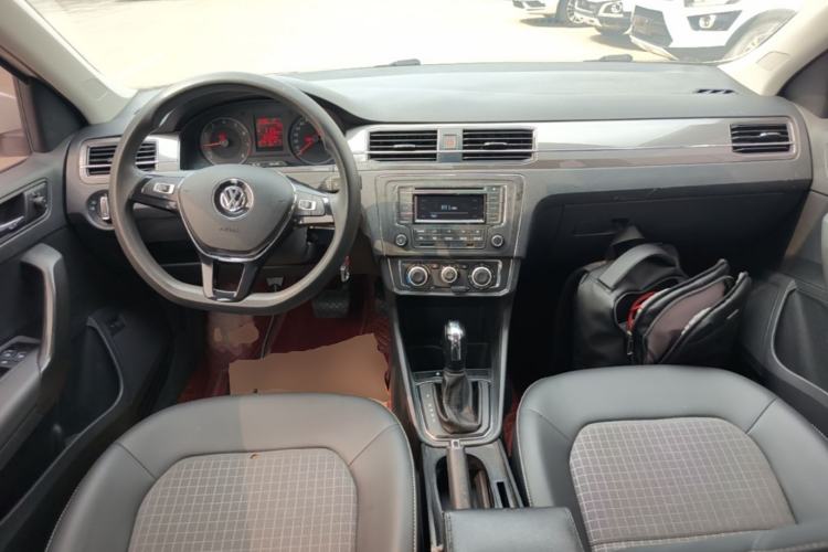 Used Volkswagen Santana 2018 1.5L Automatic Comfort Edition Center Console