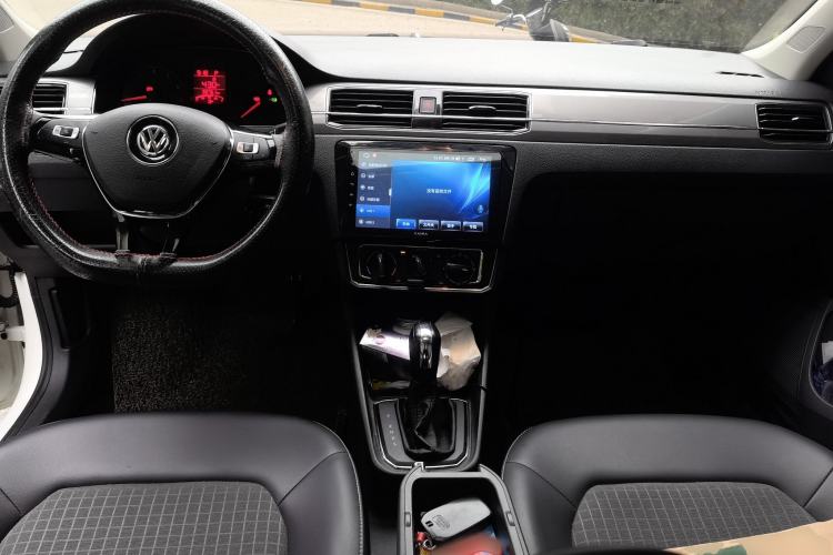 Used Volkswagen Santana 2018 1.5L Automatic Comfort Edition Center Console