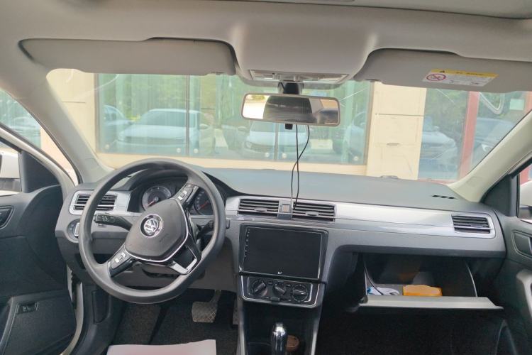 Used Volkswagen Santana 2018 1.5L Automatic Comfort Edition Center Console