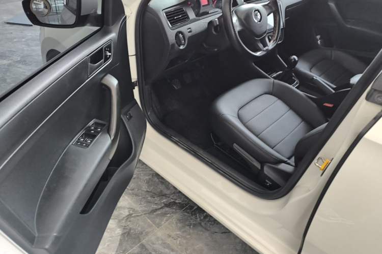 Used Volkswagen Santana 2018 1.5L Manual Fashion Edition Driver Seat