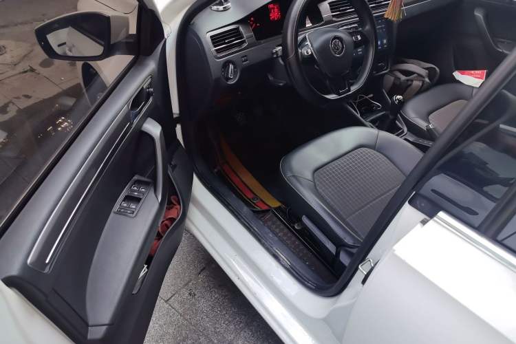 Used Volkswagen Santana 2018 1.5L Manual Comfort Edition Driver Seat
