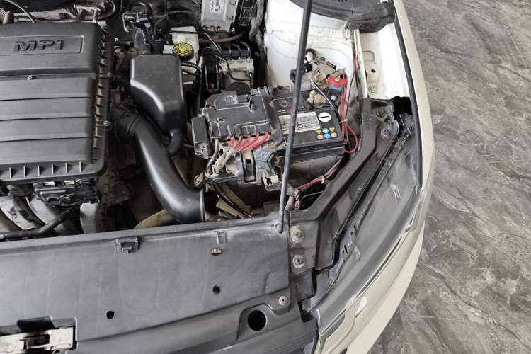 Used Volkswagen Santana 2018 1.5L Manual Fashion Edition Engine Bay Left