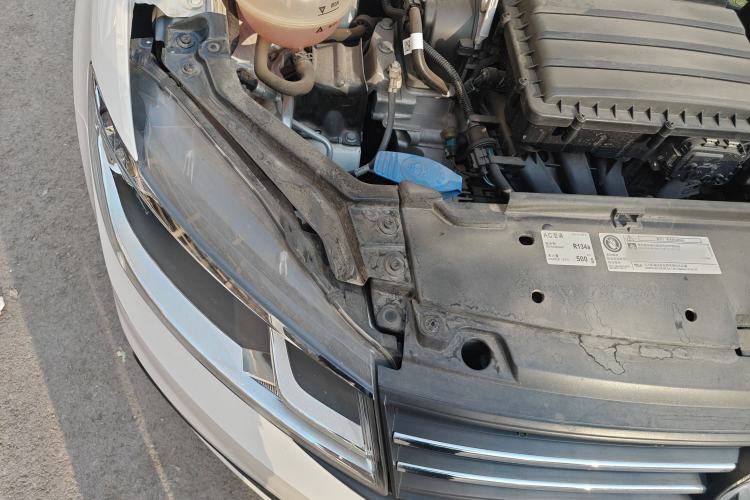 Used Volkswagen Santana 2018 1.5L Automatic Fashion Edition Engine Bay Right