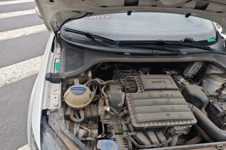 Used Volkswagen Santana 2018 1.5L Manual Fashion Edition Engine Bay Right