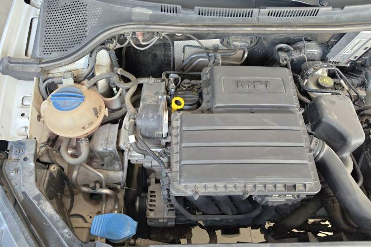 Used Volkswagen Santana 2018 1.5L Automatic Fashion Edition Engine Bay Right