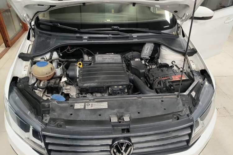 Used Volkswagen Santana 2018 1.5L Automatic Fashion Edition Engine Bay