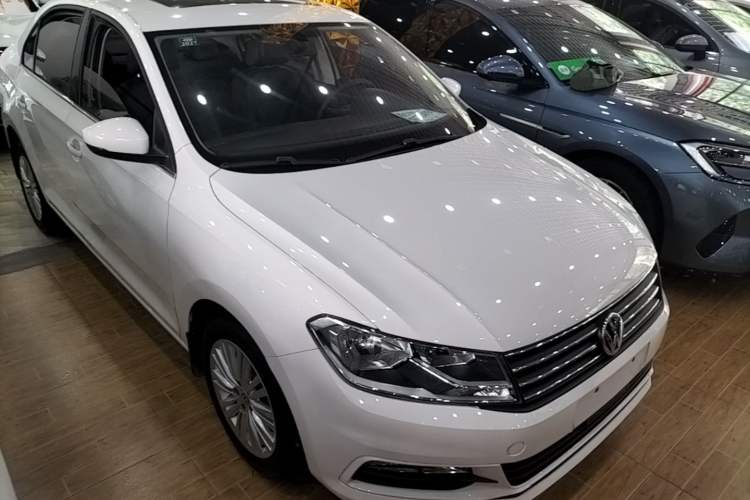 Used Volkswagen Santana 2018 1.5L Automatic Comfort Edition Front Right 45 Deg