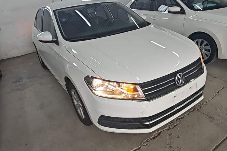 Used Volkswagen Santana 2018 1.5L Manual Fashion Edition Front Right 45 Deg