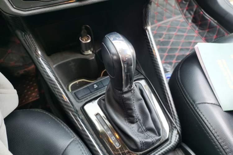 Used Volkswagen Santana 2018 1.5L Automatic Fashion Edition Gear Lever