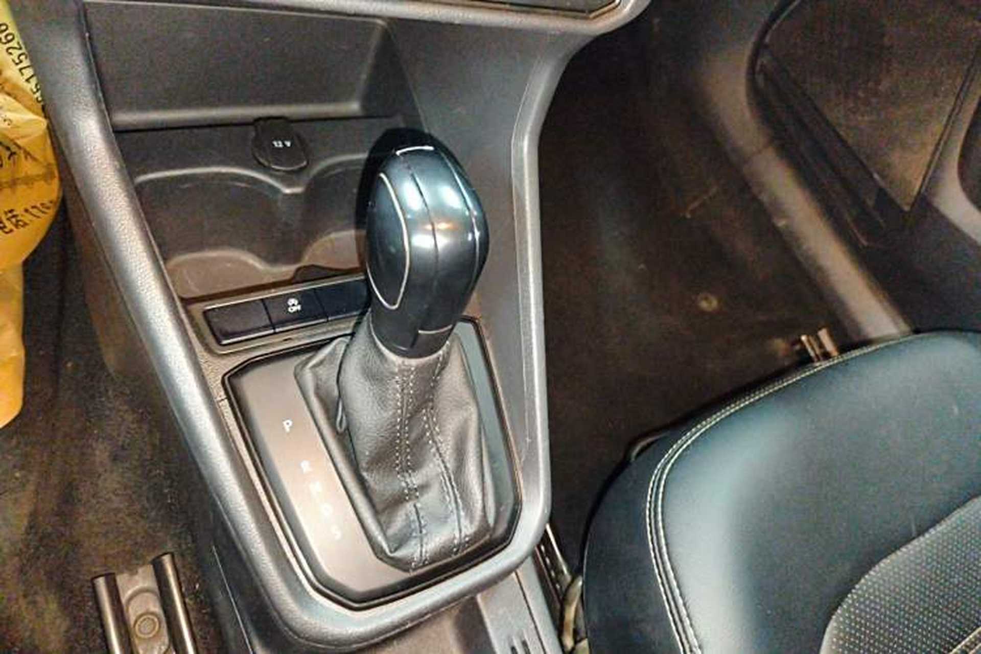 Used Volkswagen Santana 2018 1.5L Automatic Fashion Edition Gear Lever