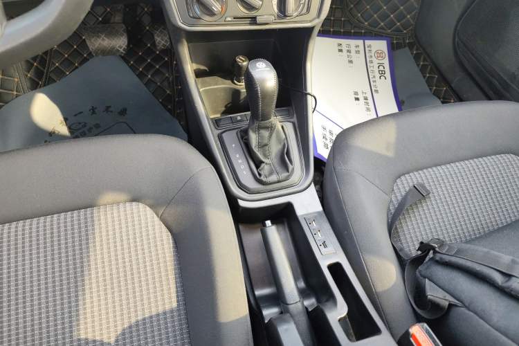 Used Volkswagen Santana 2018 1.5L Automatic Fashion Edition Gear Lever