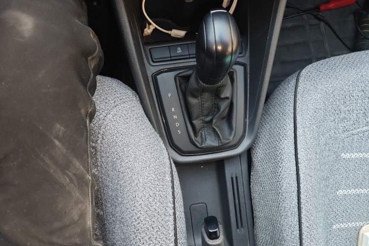 Used Volkswagen Santana 2018 1.5L Automatic Fashion Edition Gear Lever