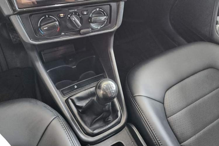 Used Volkswagen Santana 2018 1.5L Manual Fashion Edition Gear Lever