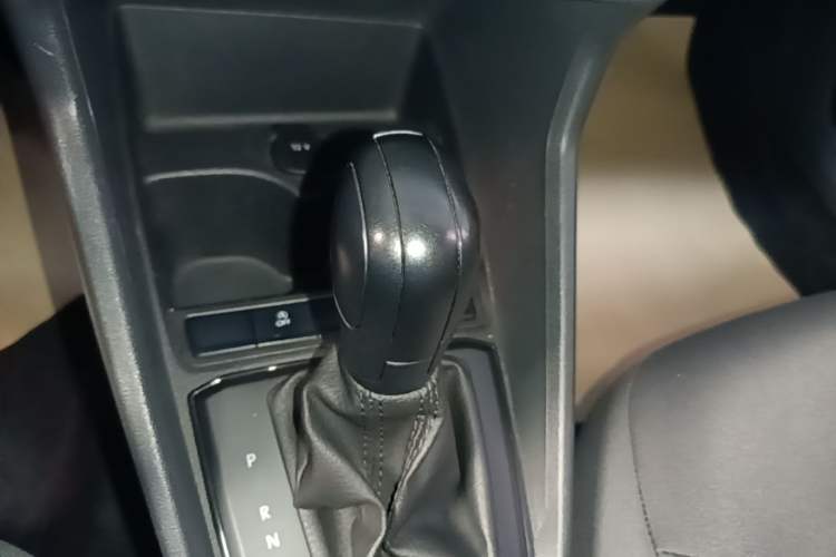 Used Volkswagen Santana 2018 1.5L Automatic Fashion Edition Gear Lever