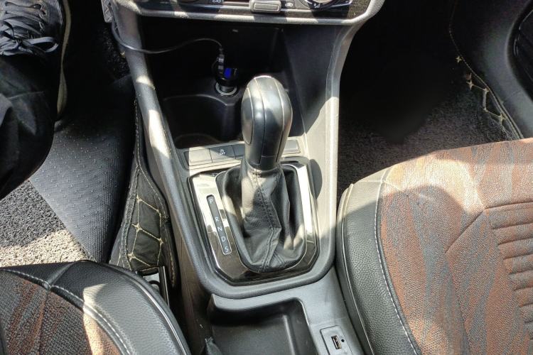 Used Volkswagen Santana 2018 1.5L Automatic Fashion Edition Gear Lever